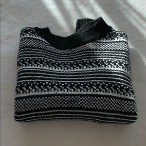 Cute black and white Gap sweater